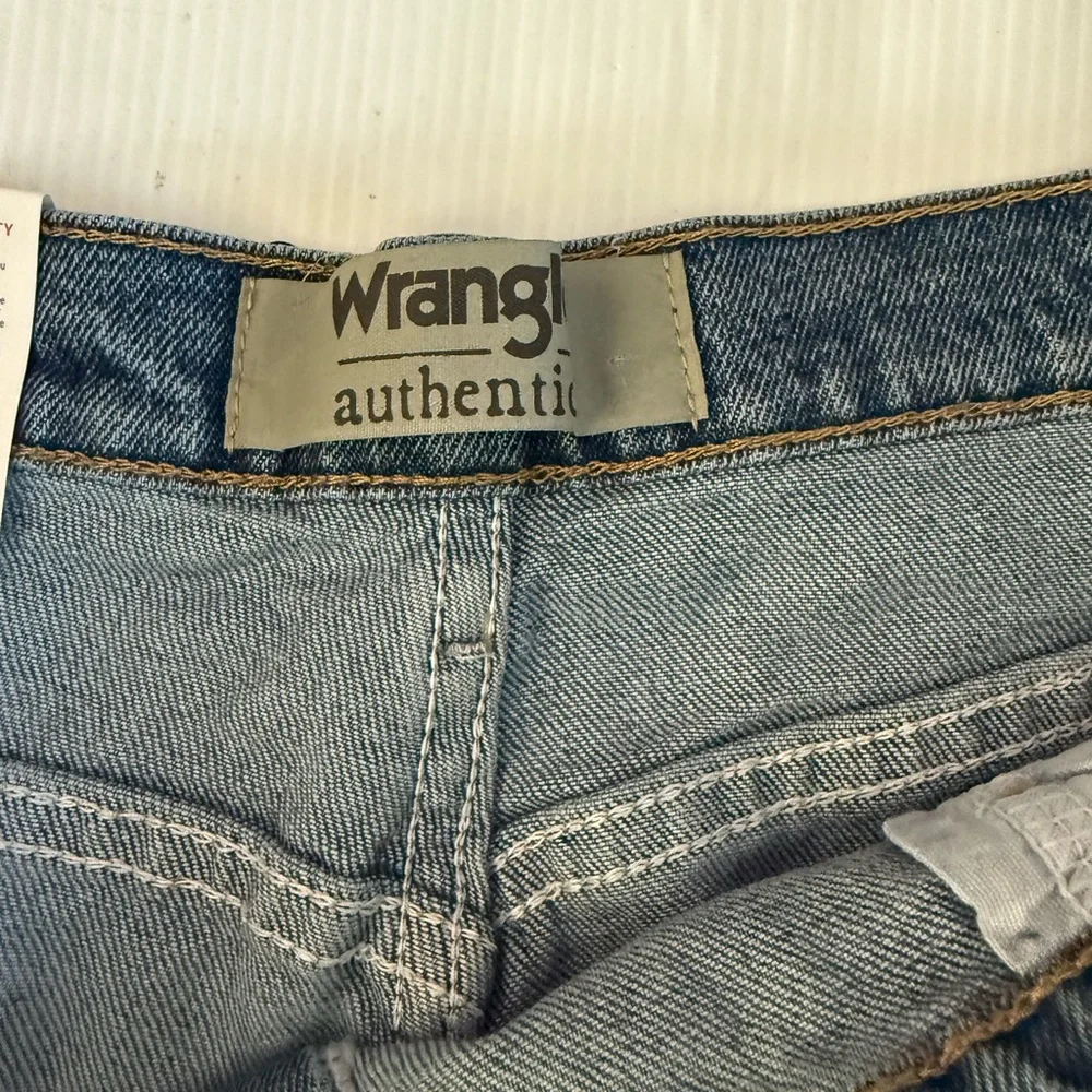 Wrangler Authentic 10ZM200VF Jeans‎ Men's Size 40 X 32 Light Wash NWT